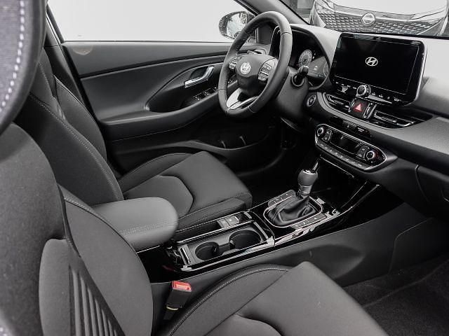 Gebraucht Hyundai i30 Advantage 101 PS (74 kW) 2024 Serenity white Kombi