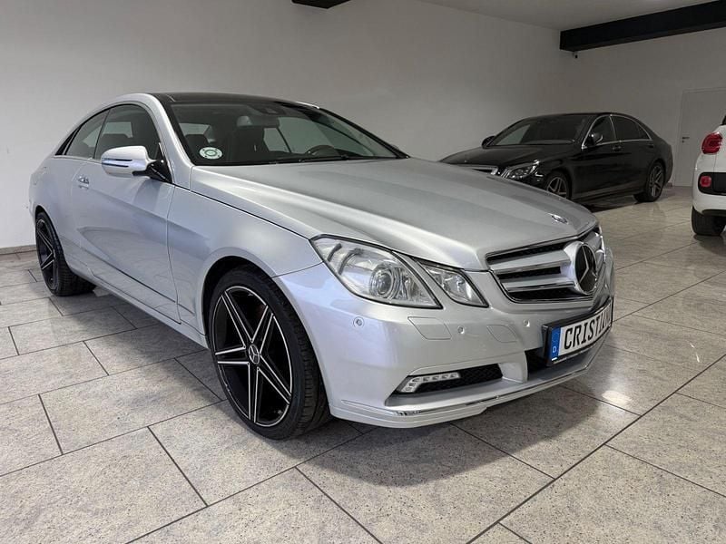 Gebraucht Mercedes E500 387 PS (284 kW) 2009 Silber Coupé
