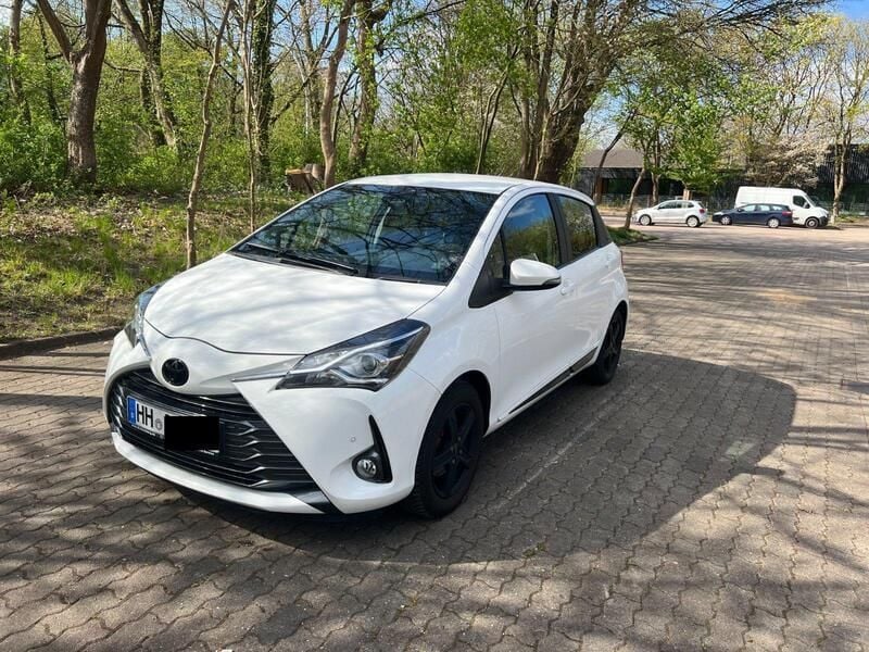 Weiß Gebraucht 2020 Toyota Yaris Team Kleinwagen | 13.950 € (Guter Preis) - Bild 1/4