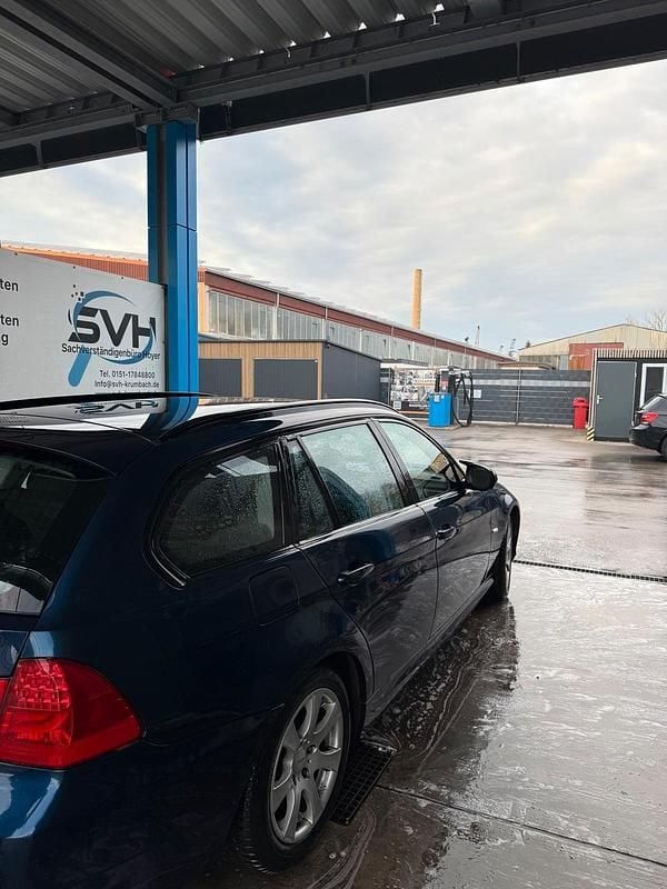 Gebraucht BMW 318 143 PS (105 kW) 2010 Blau Kombi