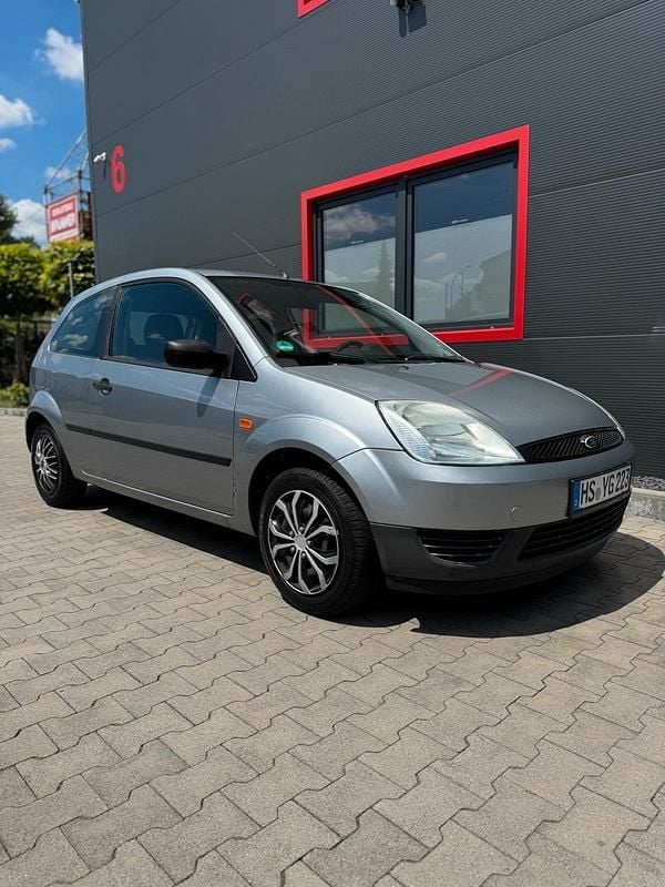 Silber Gebraucht 2005 Ford Fiesta Kleinwagen | 1.200 € (Fairer Preis) - Bild 1/4