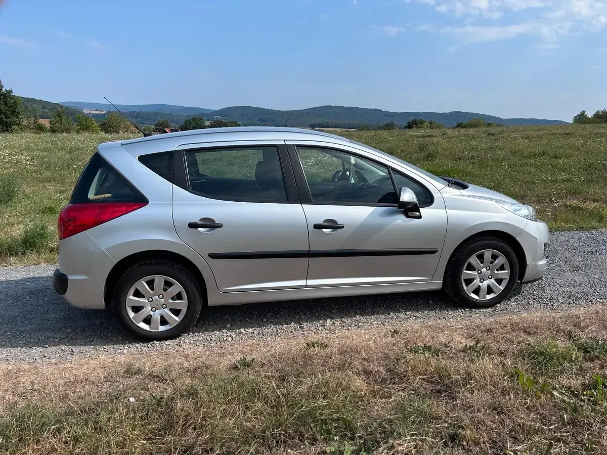 Gebraucht Peugeot 207 106 PS (77 kW) 2010 Silber Kombi