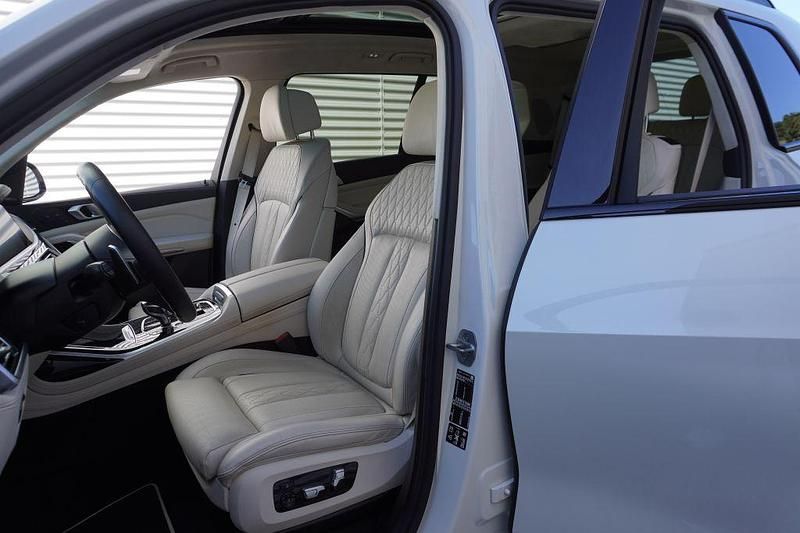 Gebraucht BMW X7 Efficient Dynamics 530 PS (389 kW) 2022 Mineralweiß SUV