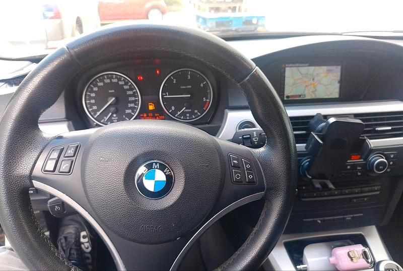 Gebraucht BMW 320 177 PS (130 kW) 2009 Schwarz Kombi