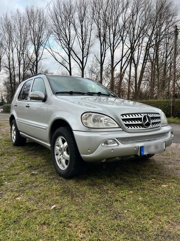 Silber Gebraucht 2002 Mercedes ML500 SUV | 8.999 € - Bild 1/4