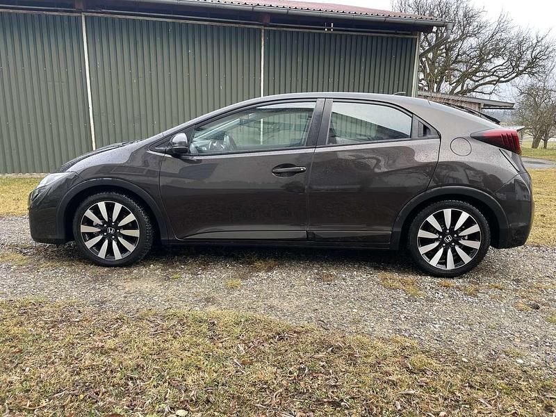 Gebraucht Honda Civic Elegance 99 PS (72 kW) 2015 Braun Limousine