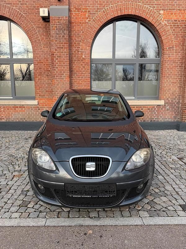 Grau Gebraucht 2008 Seat Altea Limousine | 600 € (Guter Preis) - Bild 1/4