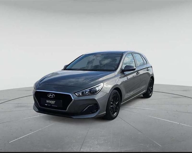 Grau Gebraucht 2019 Hyundai i30 Limousine | 14.000 € (Etwas zu teuer) - Bild 1/4