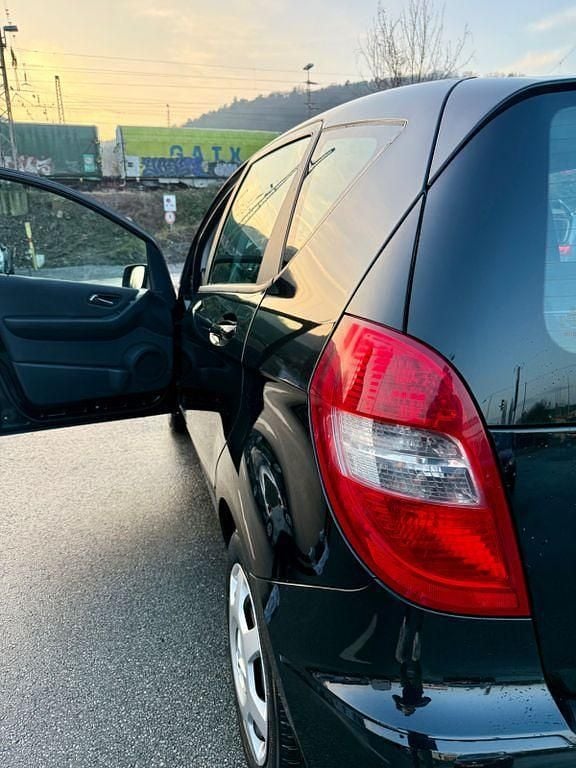 Gebraucht Mercedes A160 95 PS (69 kW) 2010 Schwarz Limousine