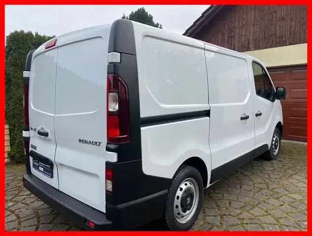 Gebraucht Renault Trafic 121 PS (88 kW) 2019 Gletscherweiß Van / Kleinbus