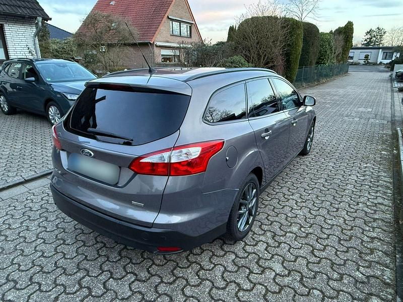 Gebraucht Ford Focus 116 PS (85 kW) 2013 Braun Kombi