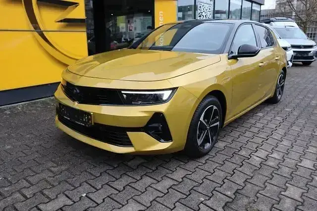 Gebraucht Opel Astra 131 PS (96 kW) 2024 Kult gelb Limousine