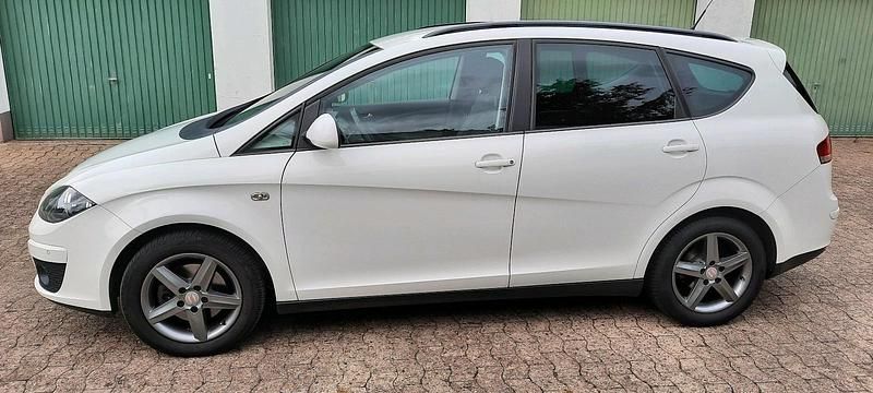 Weiß Gebraucht 2015 Seat Altea XL Van / Kleinbus | 6.900 € (Fairer Preis) - Bild 1/4