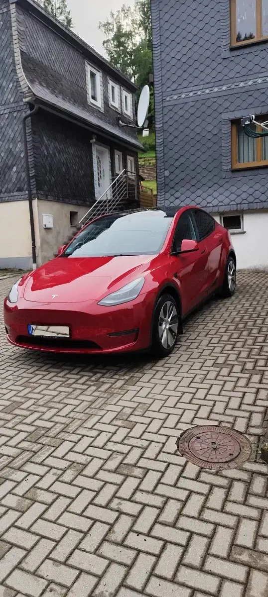 Used Tesla Model Y 152 kW (208 HP) 2022 Red SUV