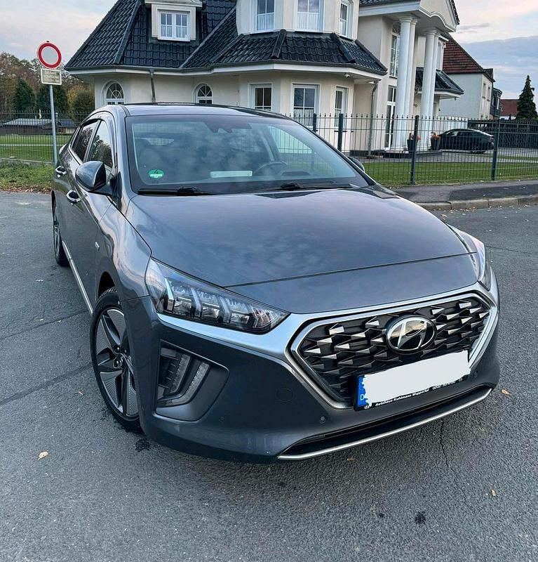 Grau Gebraucht 2019 Hyundai Ioniq Premium Kleinwagen | 14.900 € (Guter Preis) - Bild 1/4