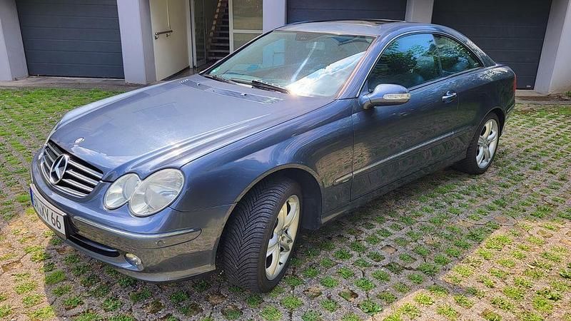 Blau Gebraucht 2003 Mercedes CLK320 Elegance Coupé | 5.800 € (Fairer Preis) - Bild 1/4