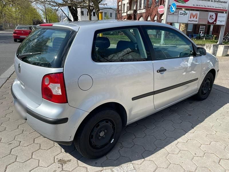 Second-hand VW Polo 55 CP (40 kW) 2002 Argintiu Hatchback