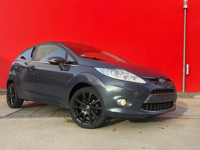 Gebraucht Ford Fiesta Titanium 82 PS (60 kW) 2011 Grau Kleinwagen
