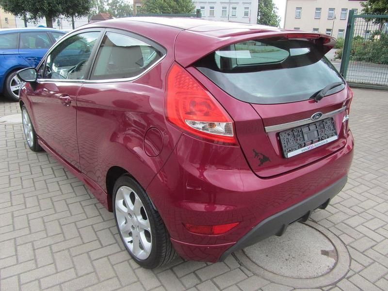 Gebraucht Ford Fiesta Trend 97 PS (71 kW) 2008 Violett Kleinwagen