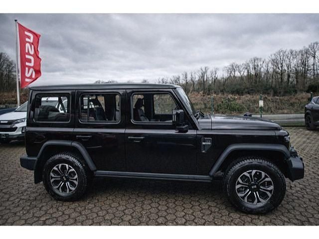 Neu BAW 212 166 PS (122 kW) 2026 Schwarz SUV