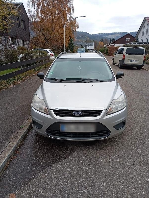 Silber Gebraucht 2009 Ford Focus Titanium Kombi | 3.990 € (Teuer) - Bild 1/4