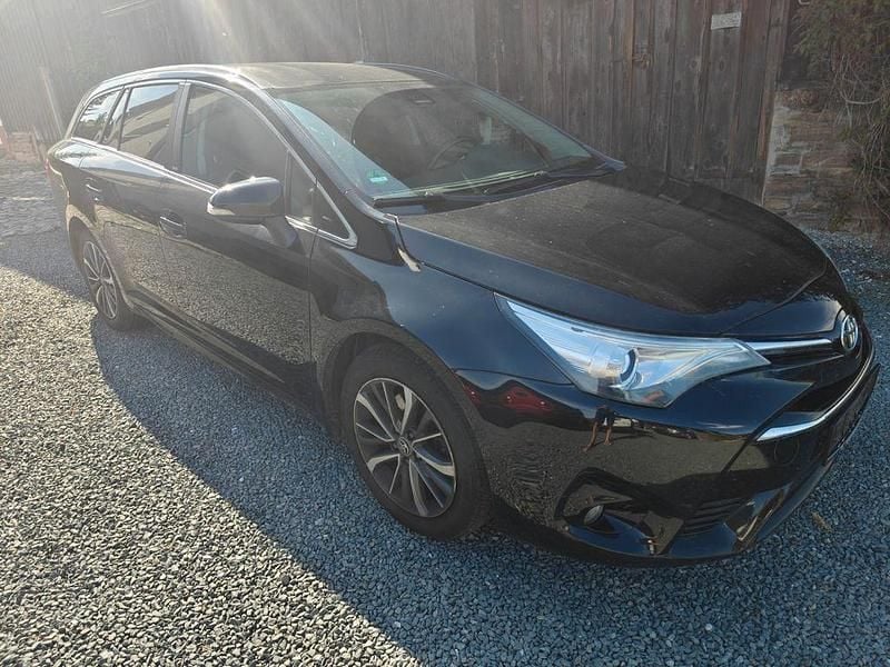 Schwarz Gebraucht 2016 Toyota Avensis Edition-S Kombi | 7.800 € (Fairer Preis) - Bild 1/4