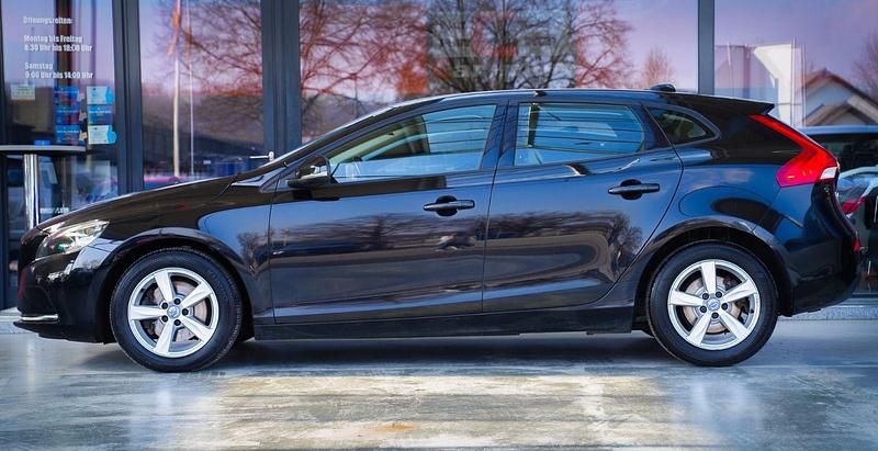 Gebraucht Volvo V40 You! 120 PS (88 kW) 2015 Schwarz Kombi