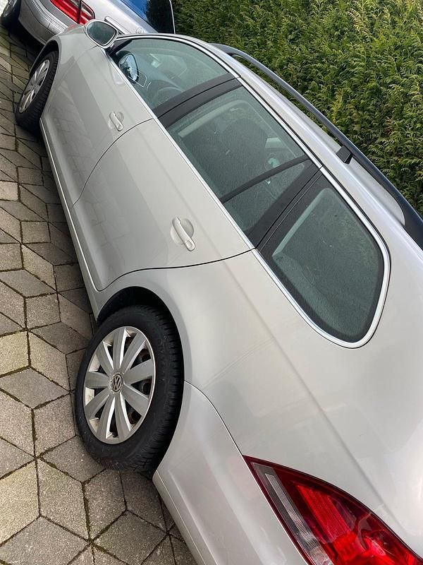 Silber Gebraucht 2011 VW Golf VI Kombi | 5.300 € (Etwas zu teuer) - Bild 1/4