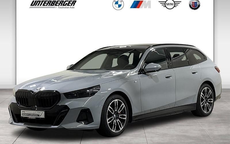 Grau Gebraucht 2024 BMW 540 Comfort Edition Kombi | 62.890 € (Fairer Preis) - Bild 1/4