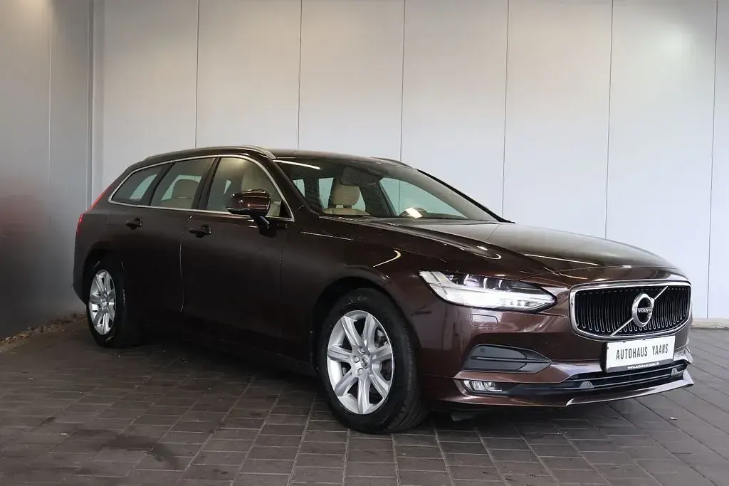 Gebraucht Volvo V90 Momentum 190 PS (139 kW) 2017 Braun Kombi