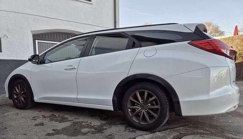 Gebraucht Honda Civic Comfort 141 PS (103 kW) 2014 White orchid p. Kombi