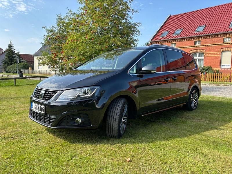 Schwarz Gebraucht 2020 Seat Alhambra FR-Line Van / Kleinbus | 30.290 € (Fairer Preis) - Bild 1/4