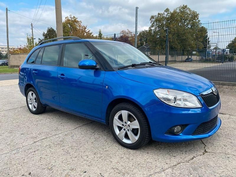 Gebraucht Skoda Fabia Ambition 86 PS (63 kW) 2015 Blau Kleinwagen