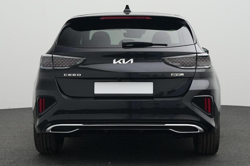 Gebraucht Kia Ceed 140 PS (102 kW) 2025 Zilinaschwarz metall Kleinwagen