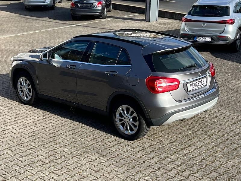 Gebraucht Mercedes GLA220 177 PS (130 kW) 2017 Grau SUV