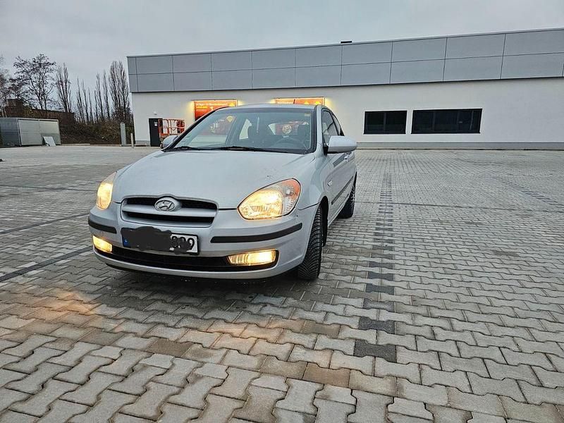 Silber Gebraucht 2007 Hyundai Accent Limousine | 2.100 € (Fairer Preis) - Bild 1/4