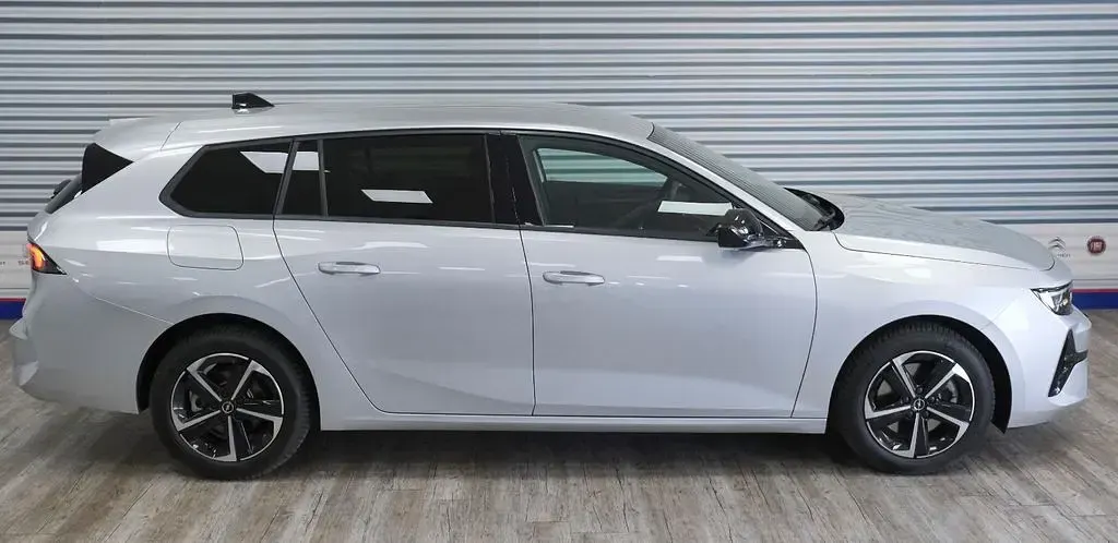 Gebraucht Opel Astra 131 PS (96 kW) 2025 Silber Kleinwagen