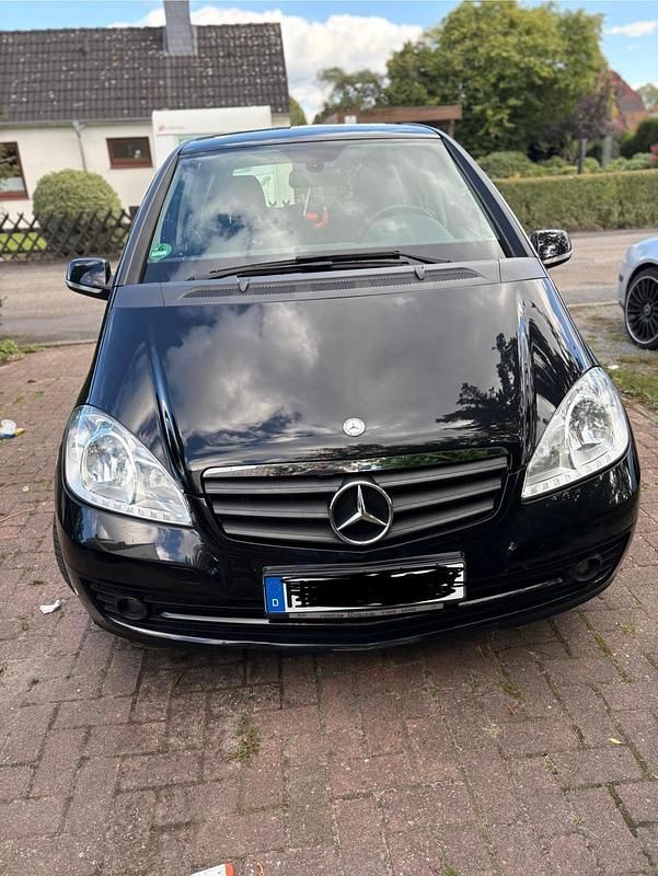 Schwarz Gebraucht 2010 Mercedes A160 Limousine | 2.200 € (Superpreis) - Bild 1/4