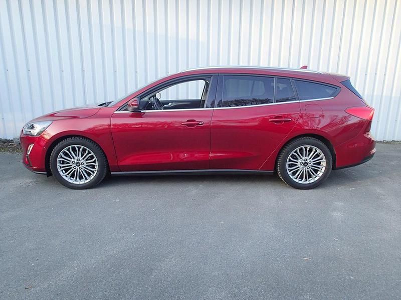 Gebraucht Ford Focus Titanium X 150 PS (110 kW) 2021 Rot Limousine