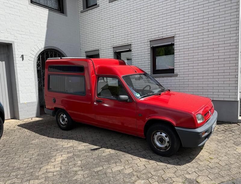 Rot Gebraucht 1995 Renault Rapid Kombi | 1.600 € - Bild 1/4