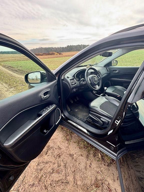 Gebraucht Jeep Compass Limited 140 PS (102 kW) 2018 Schwarz SUV