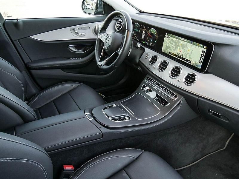Gebraucht Mercedes E300 Avantgarde 320 PS (235 kW) 2021 Grau Kombi