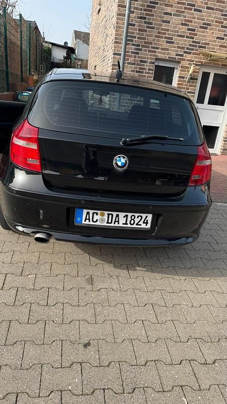 Gebraucht BMW 118 129 PS (94 kW) 2007 Schwarz Kleinwagen