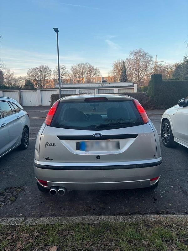 Gebraucht Ford Focus 115 PS (84 kW) 2002 Silber Kleinwagen