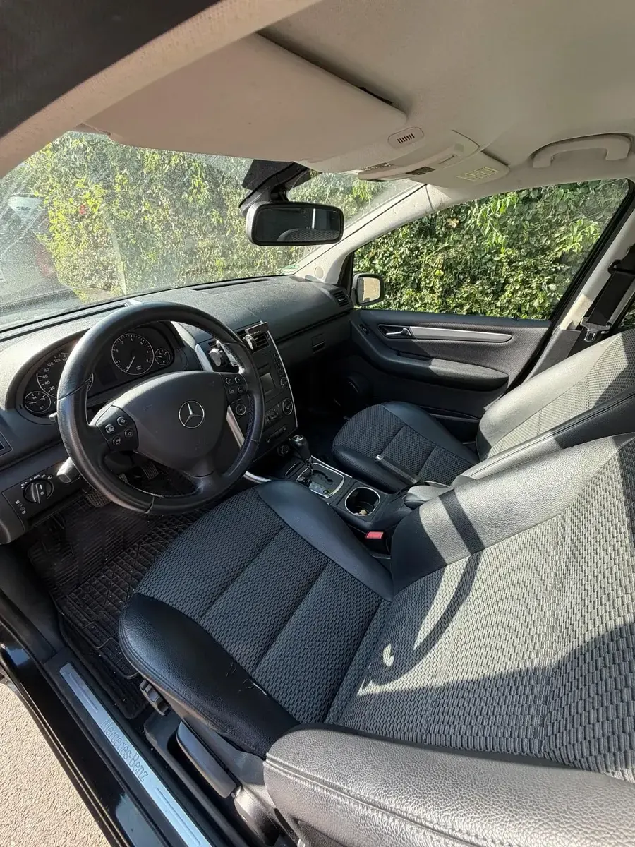 Gebraucht Mercedes A180 116 PS (85 kW) 2011 Schwarz Kleinwagen