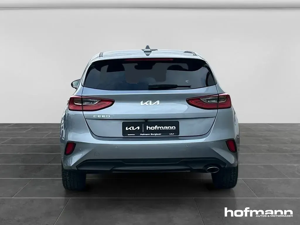 Używany Kia Ceed 140 KM (102 kW) 2025 Srebrny Hatchback