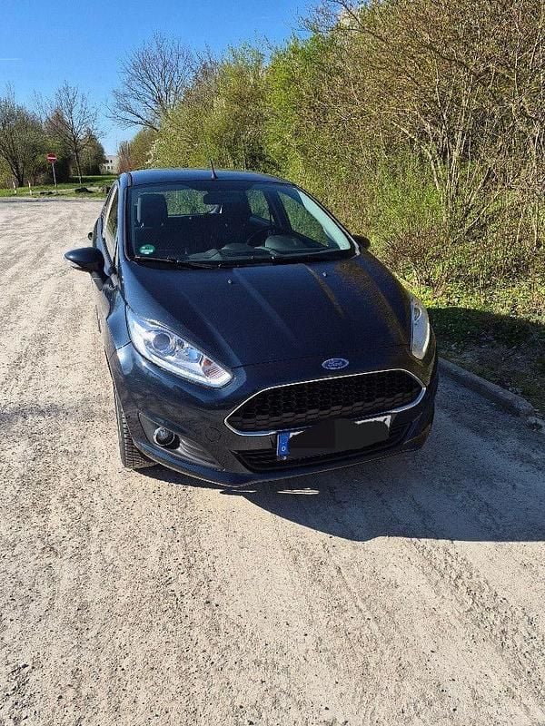 Gebraucht Ford Fiesta SYNC Edition 80 PS (58 kW) 2016 Grau Kleinwagen