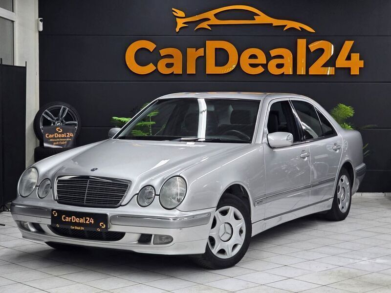 Silber Gebraucht 1999 Mercedes E240 Elegance Limousine | 5.499 € - Bild 1/2