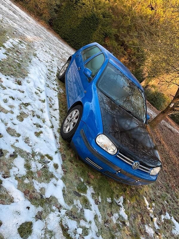 Blau Gebraucht 2001 VW Golf IV Kleinwagen | 999 € (Guter Preis) - Bild 1/4