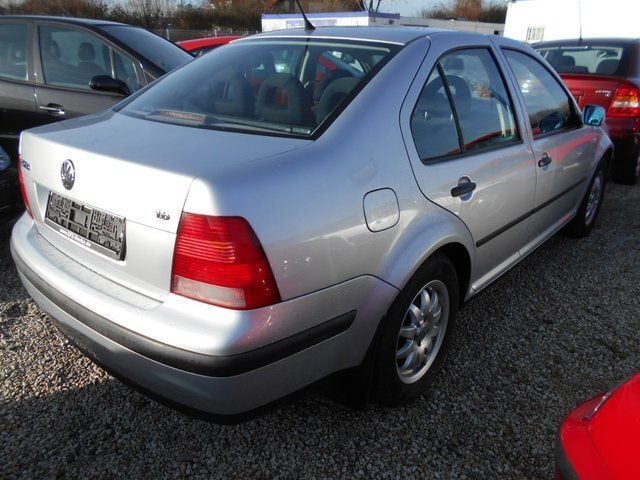 Gebraucht VW Bora Basis 105 PS (77 kW) 2001 Silber metallic Limousine